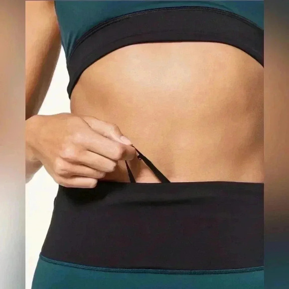 Lululemon Run The Day 7/8 Tight (25") Size 6 
Submarine /  Black - Picture 4 of 13